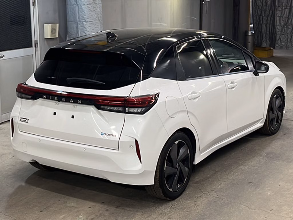 Nissan Aura