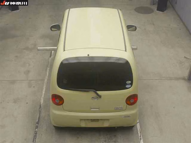 DAIHATSU MOVE LATTE