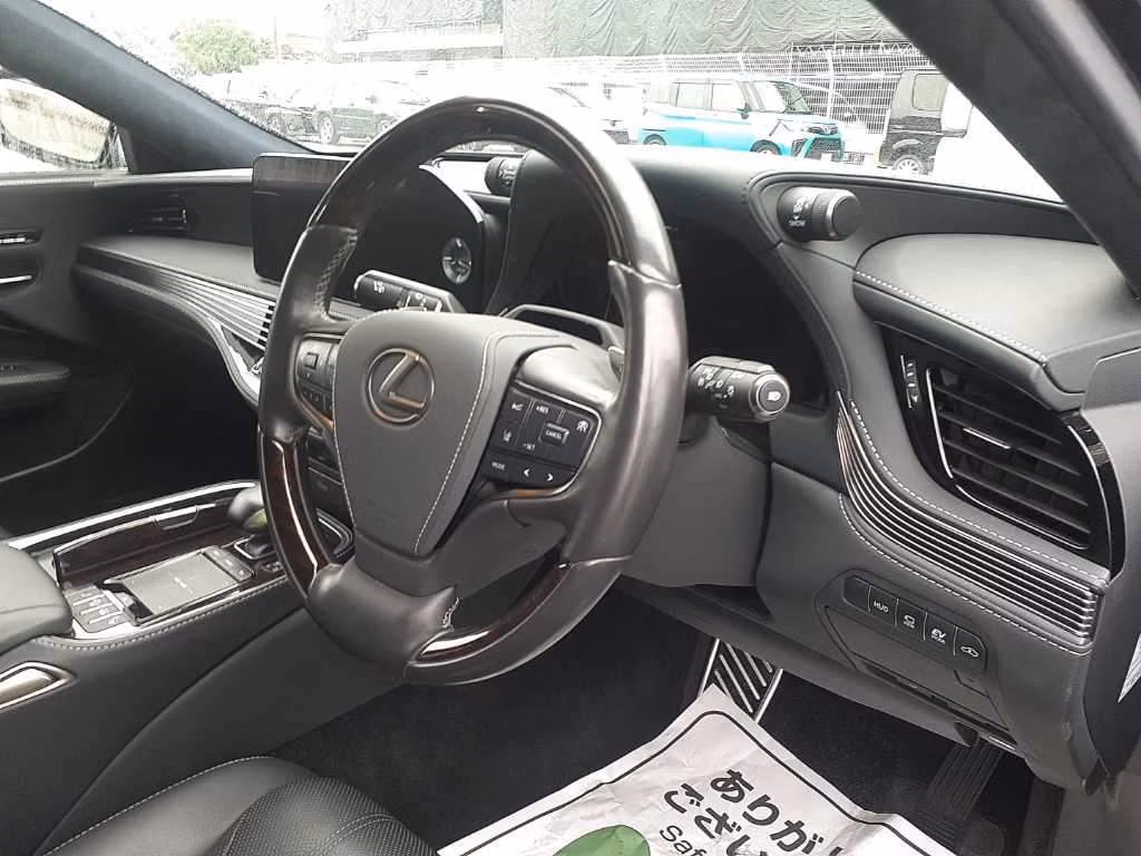 Lexus LS500h