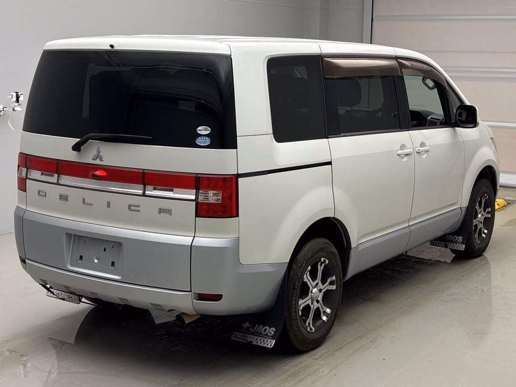 Mitsubishi Delica D:5