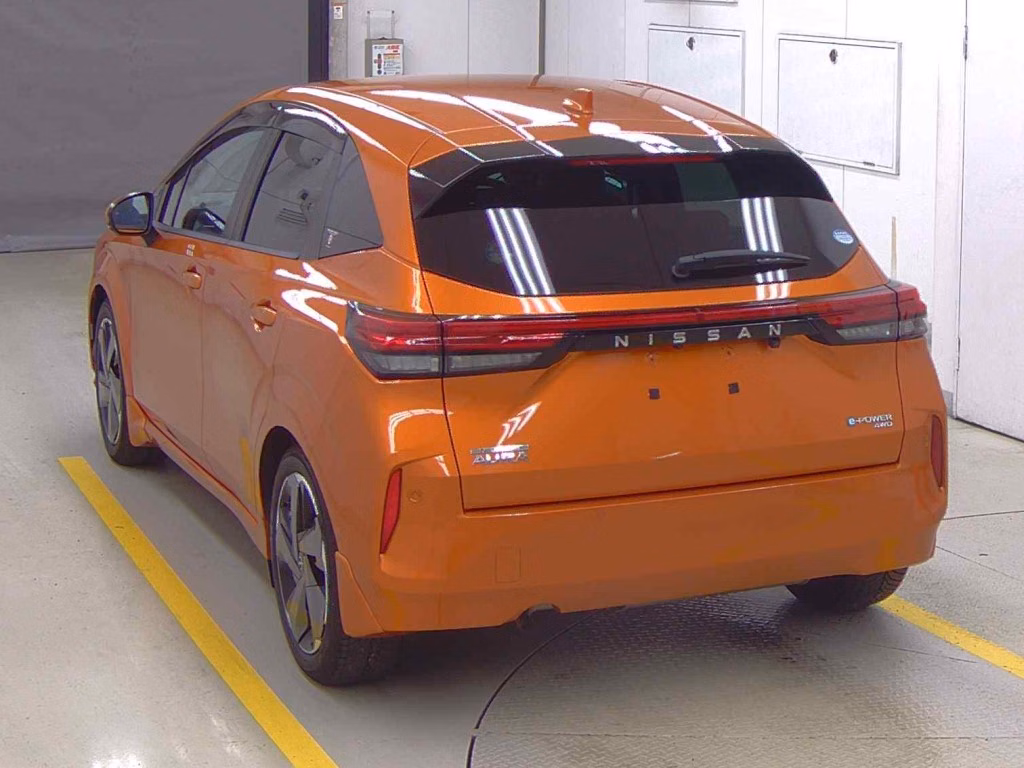 Nissan Aura