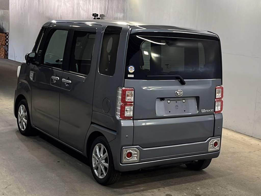 DAIHATSU WAKE