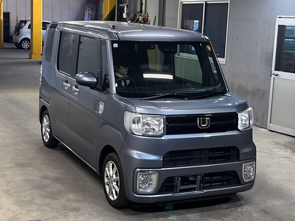 DAIHATSU WAKE