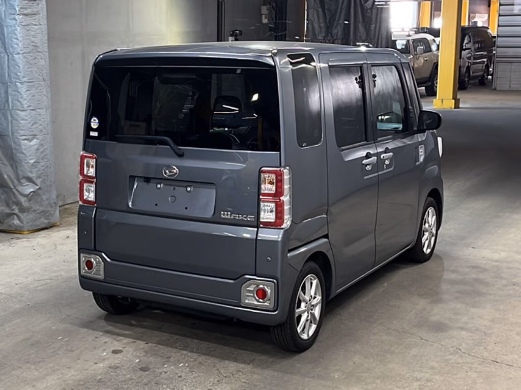 DAIHATSU WAKE