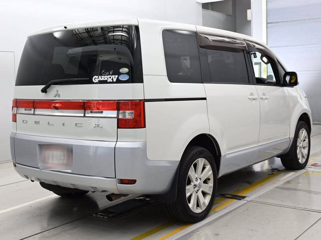 Mitsubishi Delica D:5