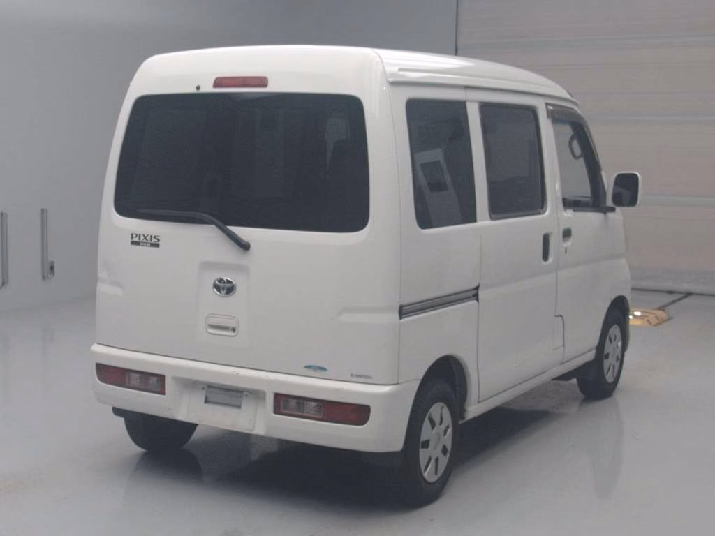 TOYOTA PIXIS VAN