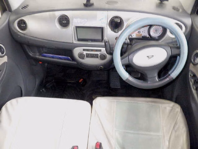 DAIHATSU MOVE LATTE
