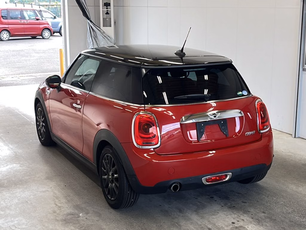 MINI HATCH