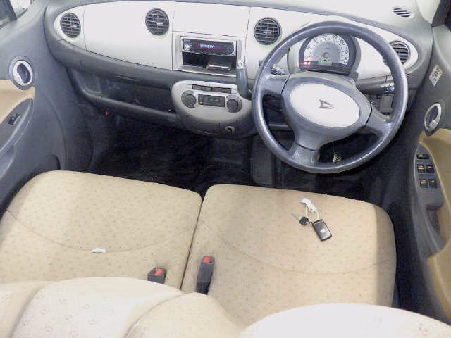 DAIHATSU MOVE LATTE