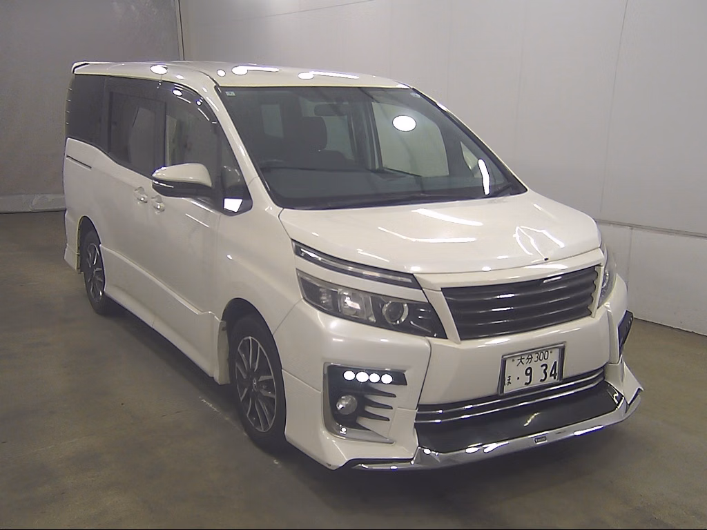 TOYOTA VOXY
