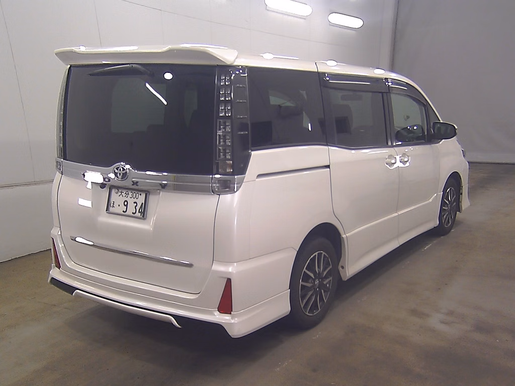 TOYOTA VOXY