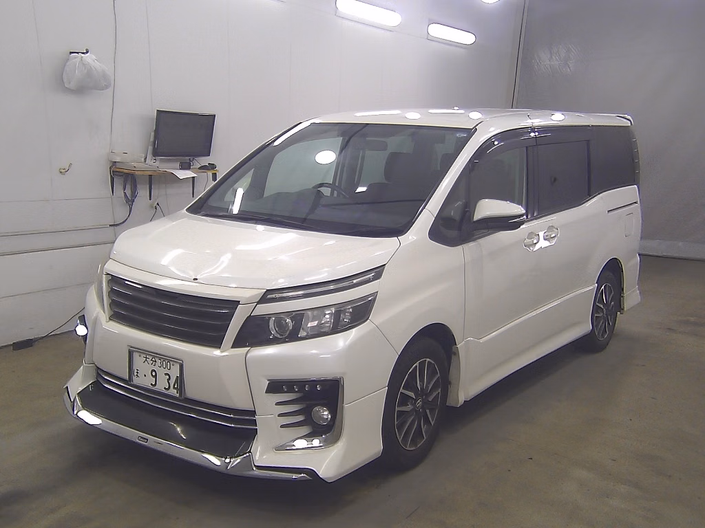 TOYOTA VOXY