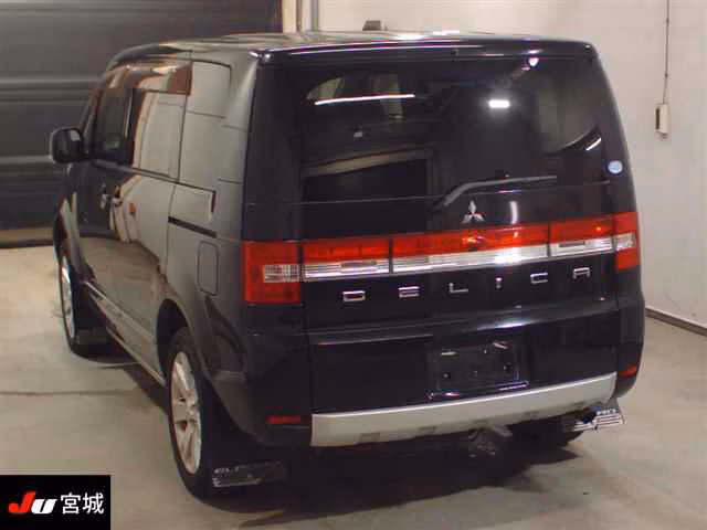Mitsubishi Delica D:5