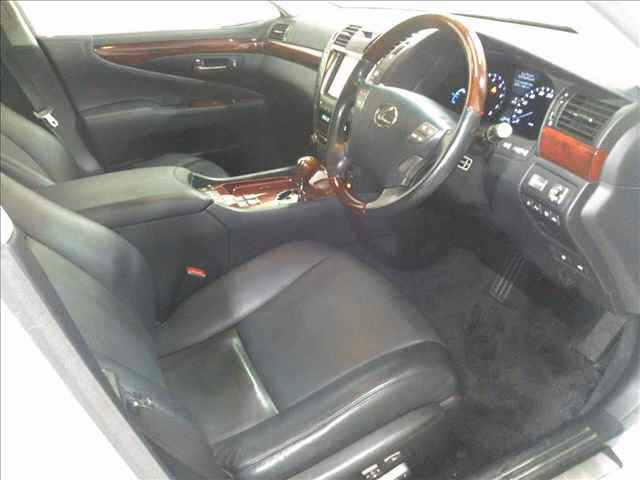 Lexus LS600h