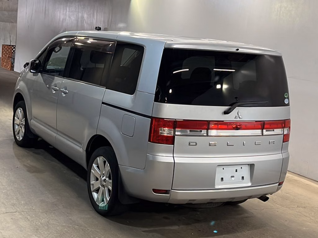 Mitsubishi Delica D:5