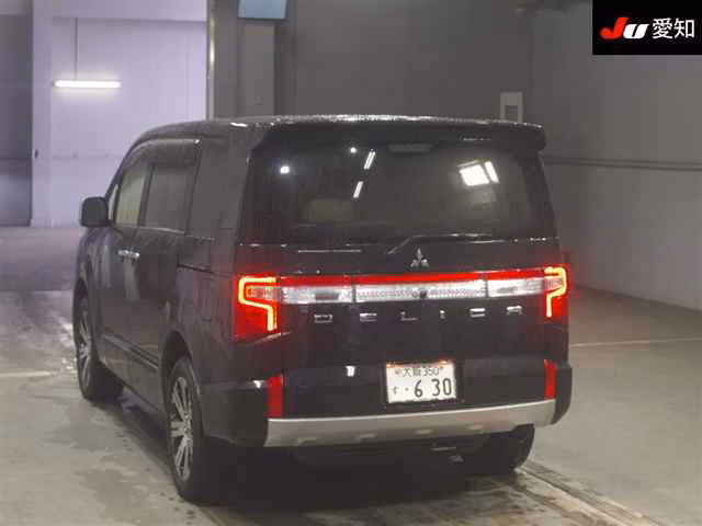 Mitsubishi Delica D:5