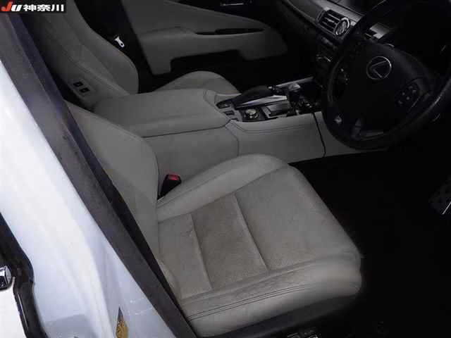 Lexus LS600h