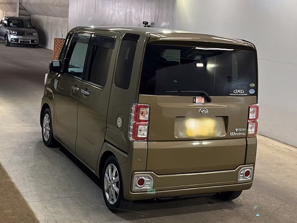 DAIHATSU WAKE