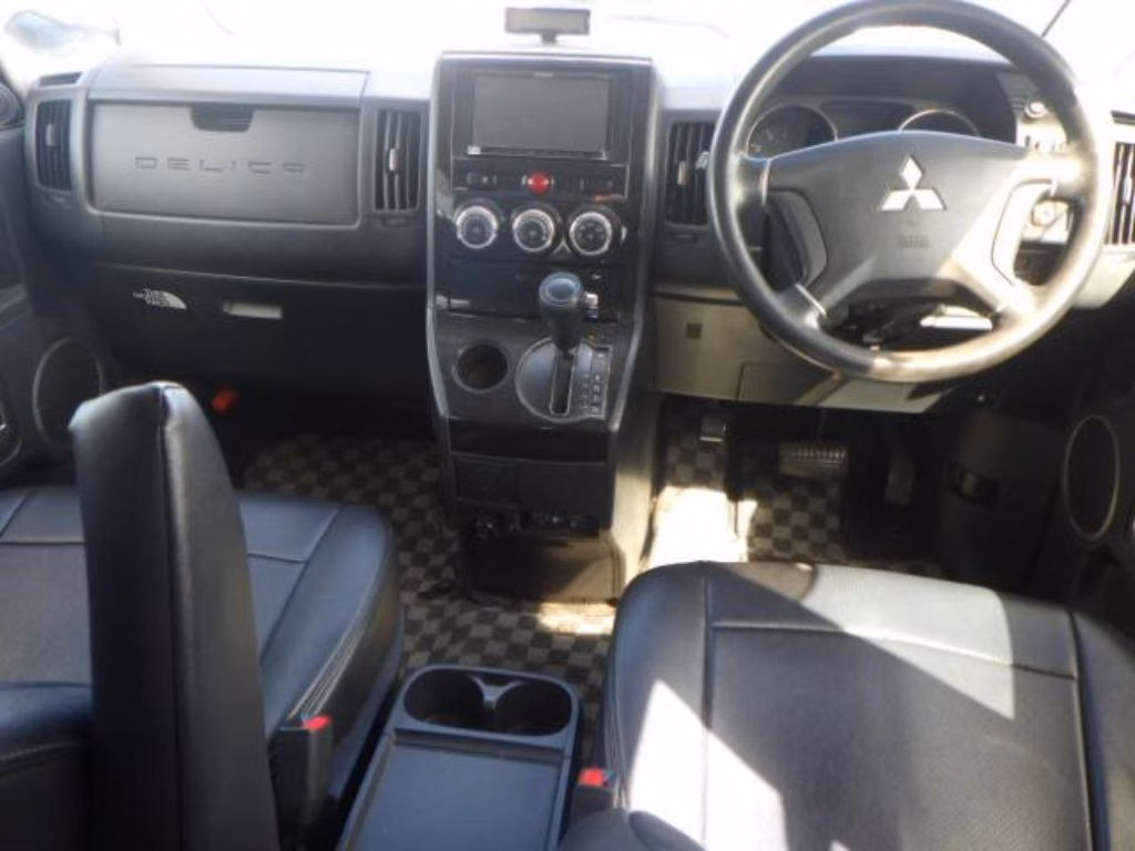 Mitsubishi Delica D:5