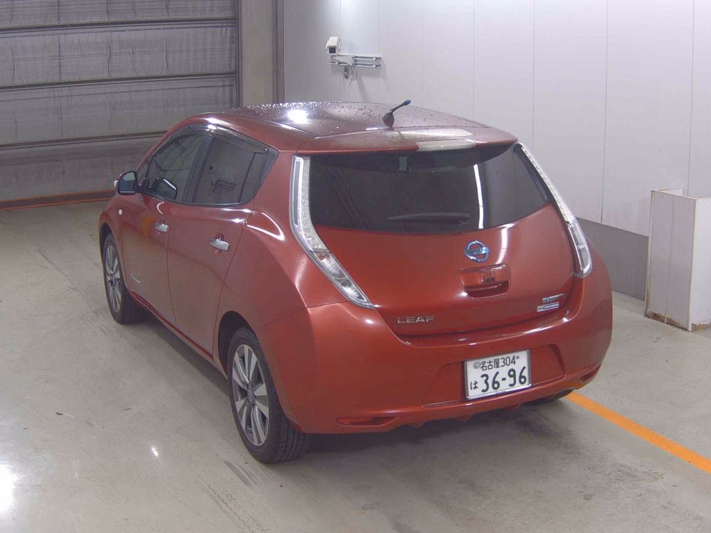 NISSAN LEAF