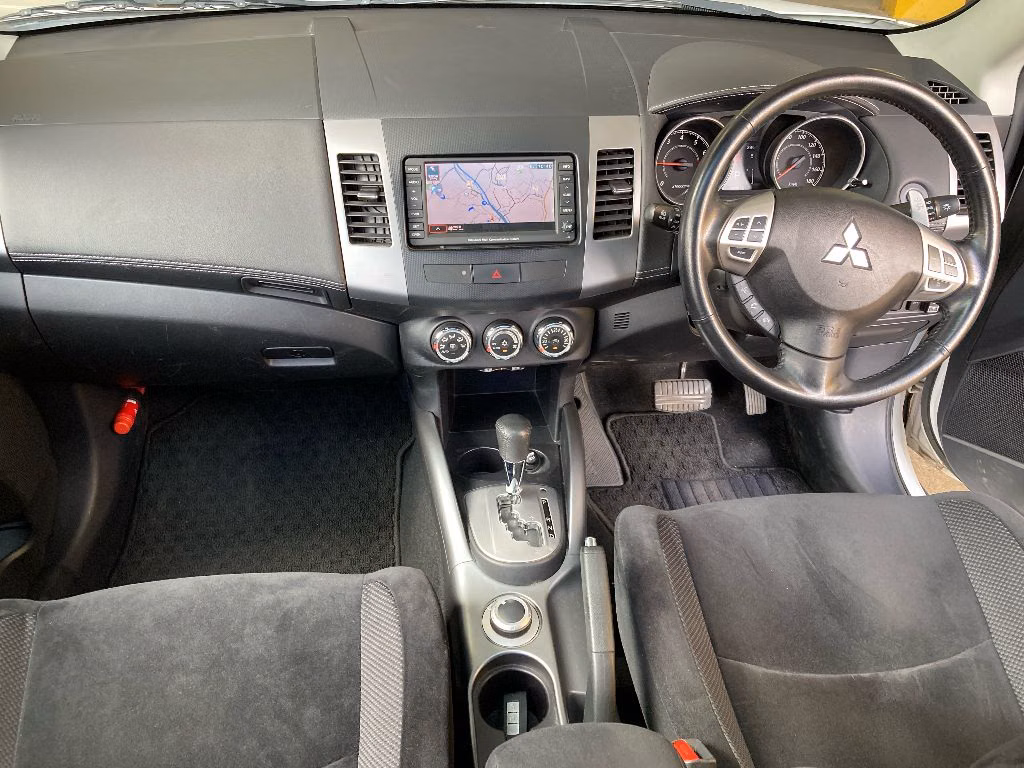 MITSUBISHI OUTLANDER