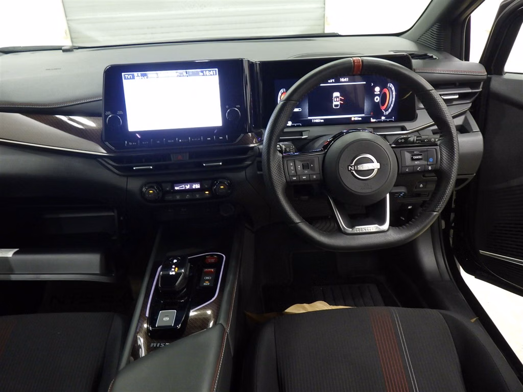 Nissan Aura