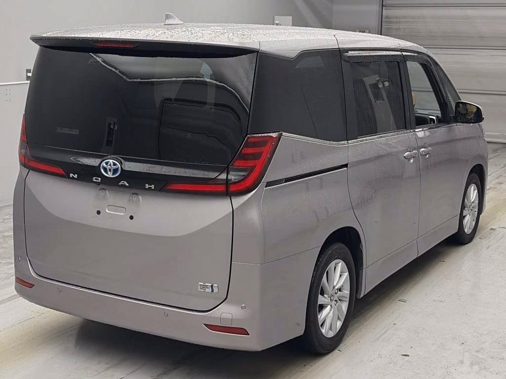 TOYOTA NOAH