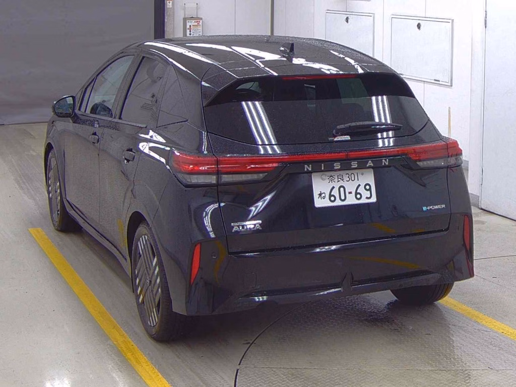 Nissan Aura