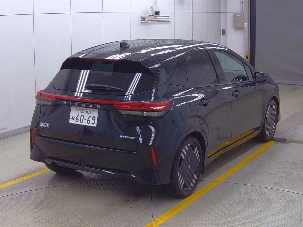 Nissan Aura