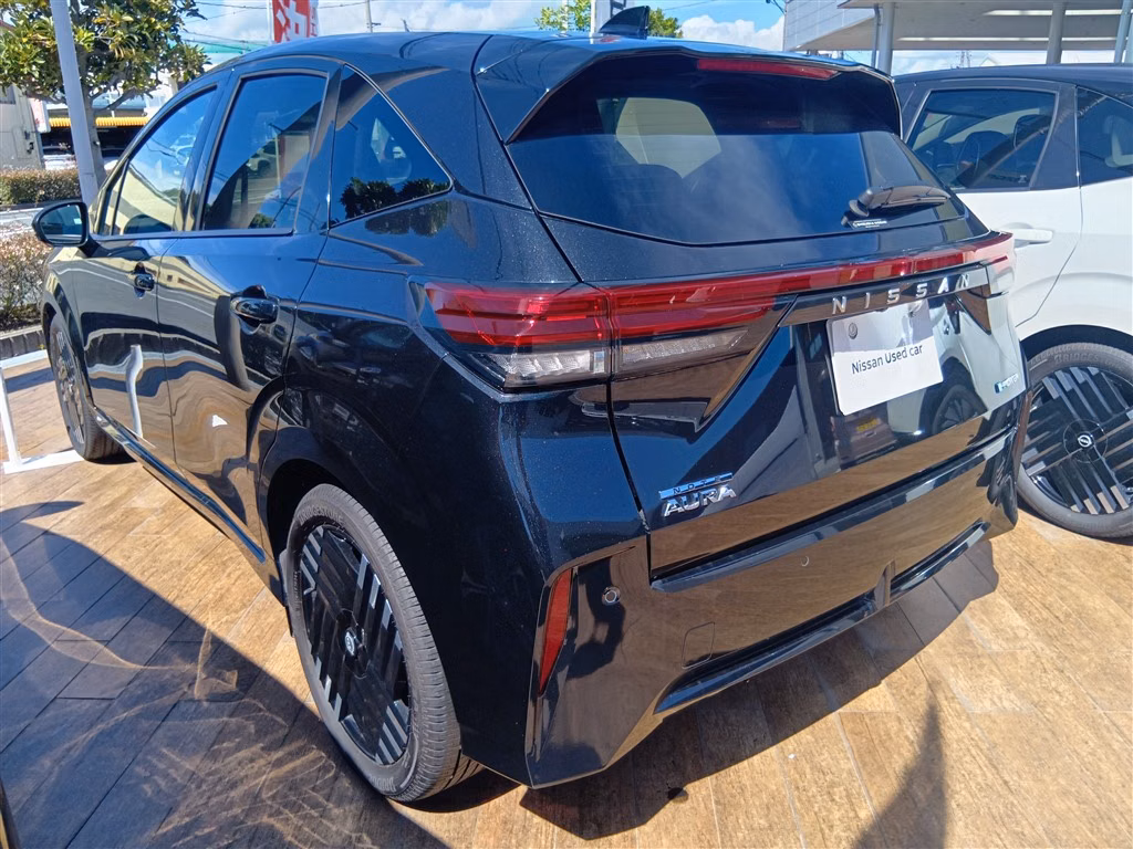 Nissan Aura
