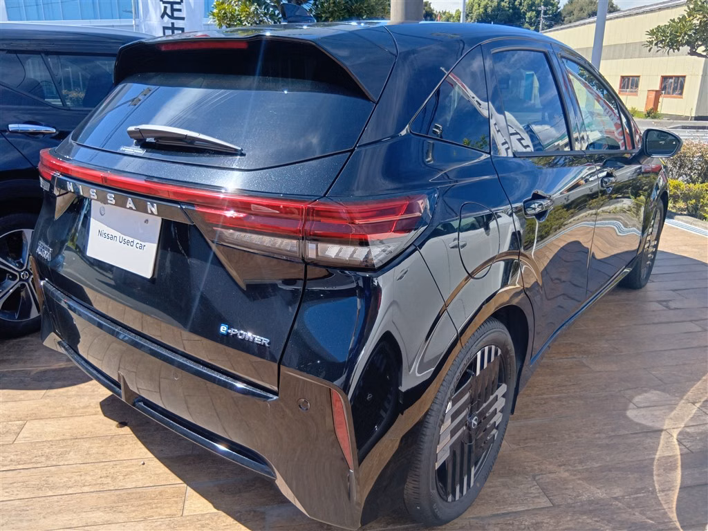 Nissan Aura
