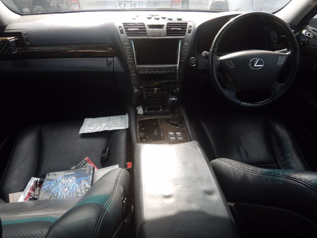 Lexus LS460