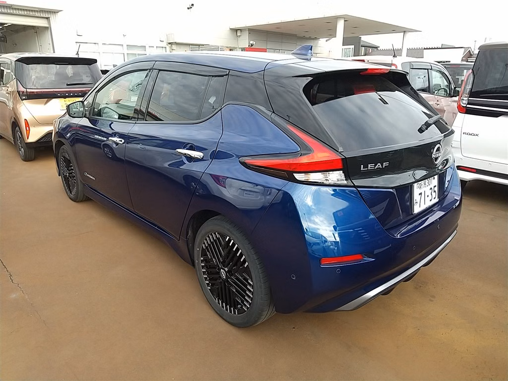 NISSAN LEAF