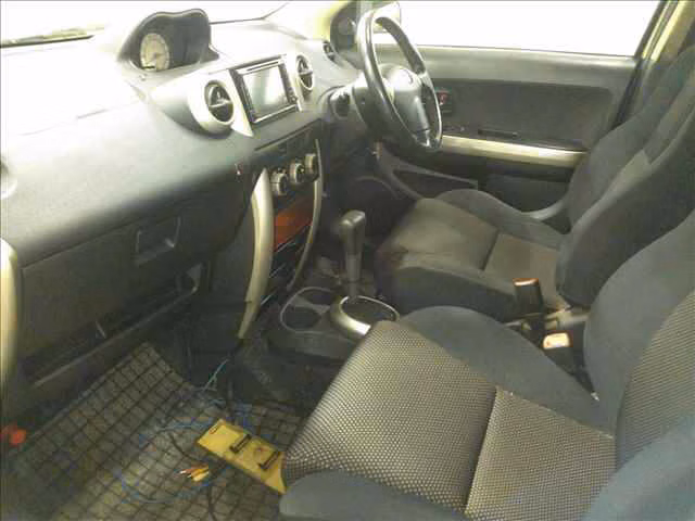 TOYOTA IST