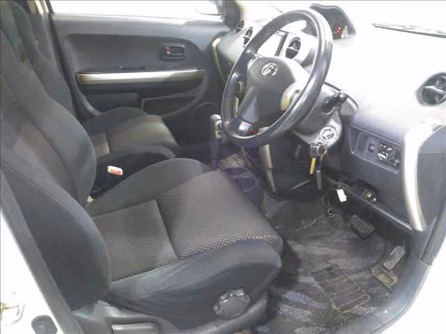 TOYOTA IST