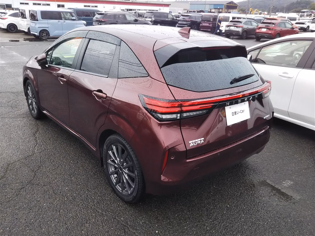 Nissan Aura