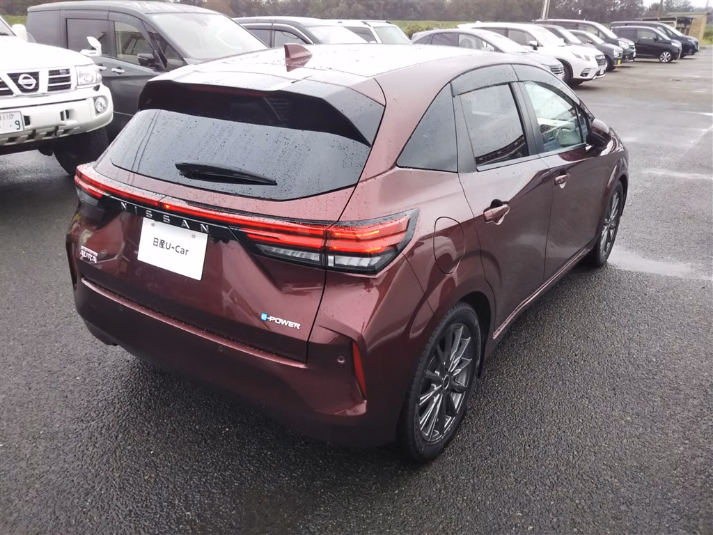 Nissan Aura
