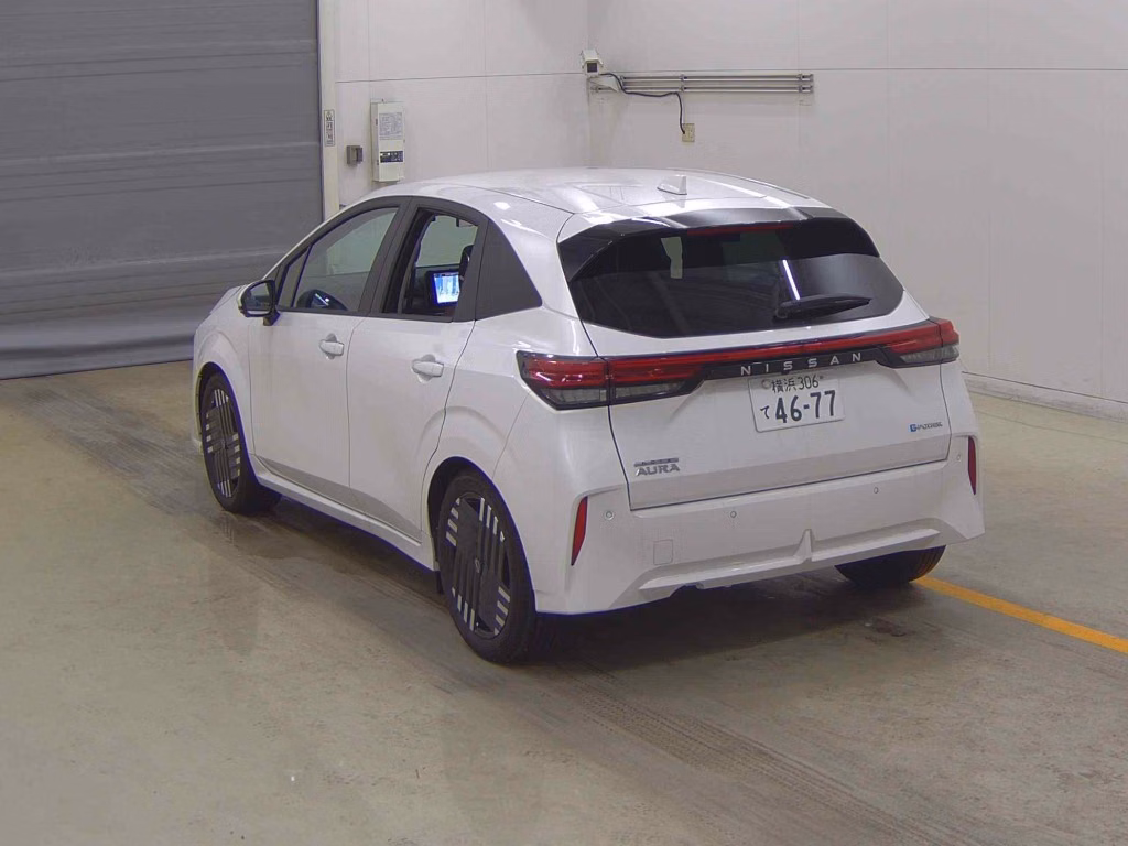 Nissan Aura
