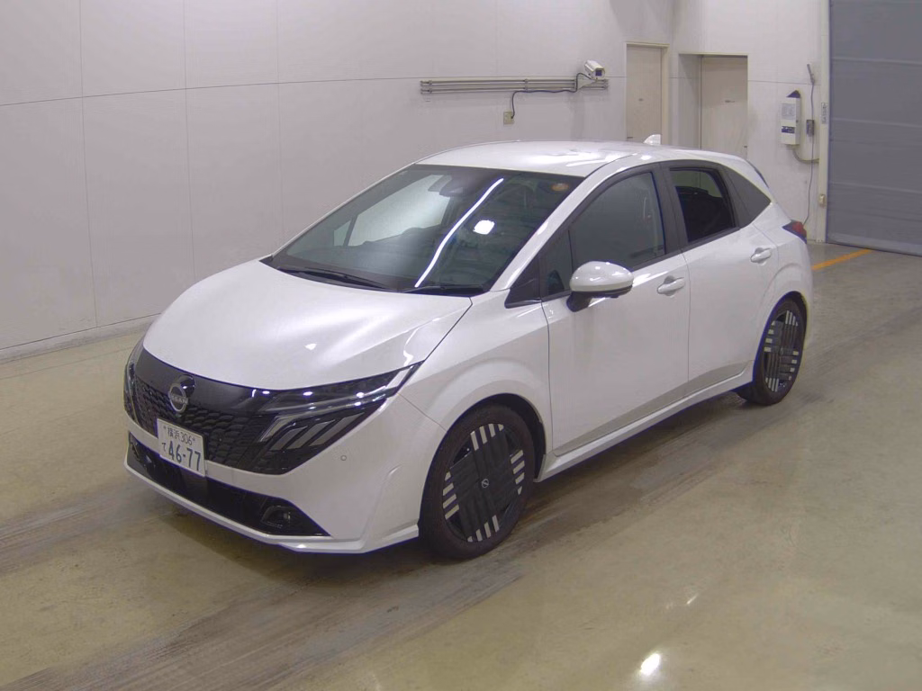 Nissan Aura