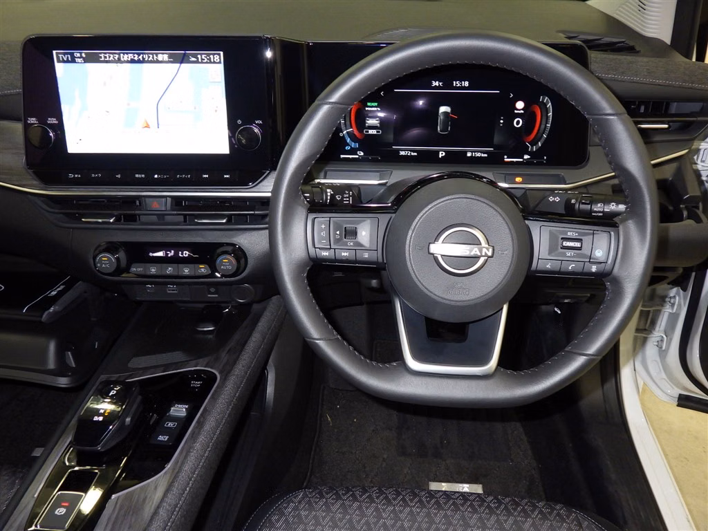 Nissan Aura