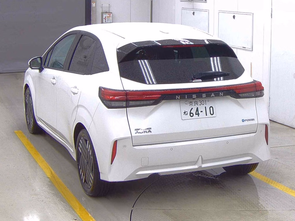 Nissan Aura