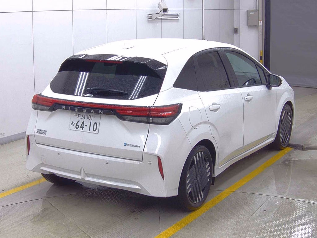 Nissan Aura