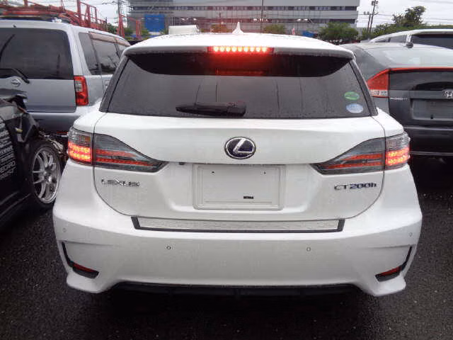 Lexus CT200h