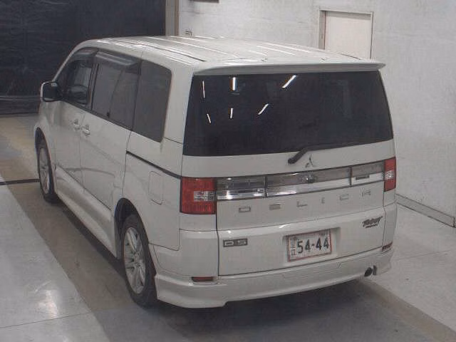Mitsubishi Delica D:5