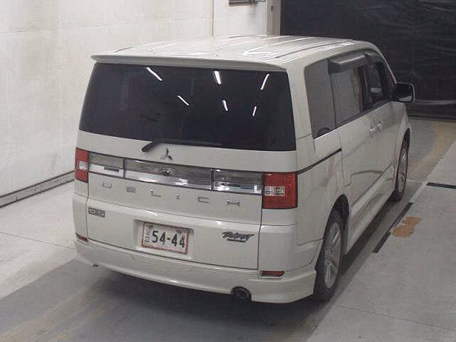 Mitsubishi Delica D:5