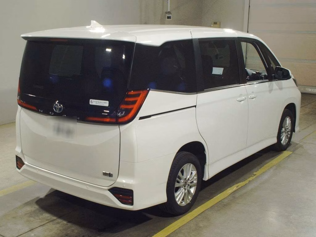 TOYOTA NOAH