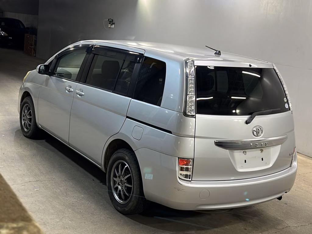 TOYOTA ISIS