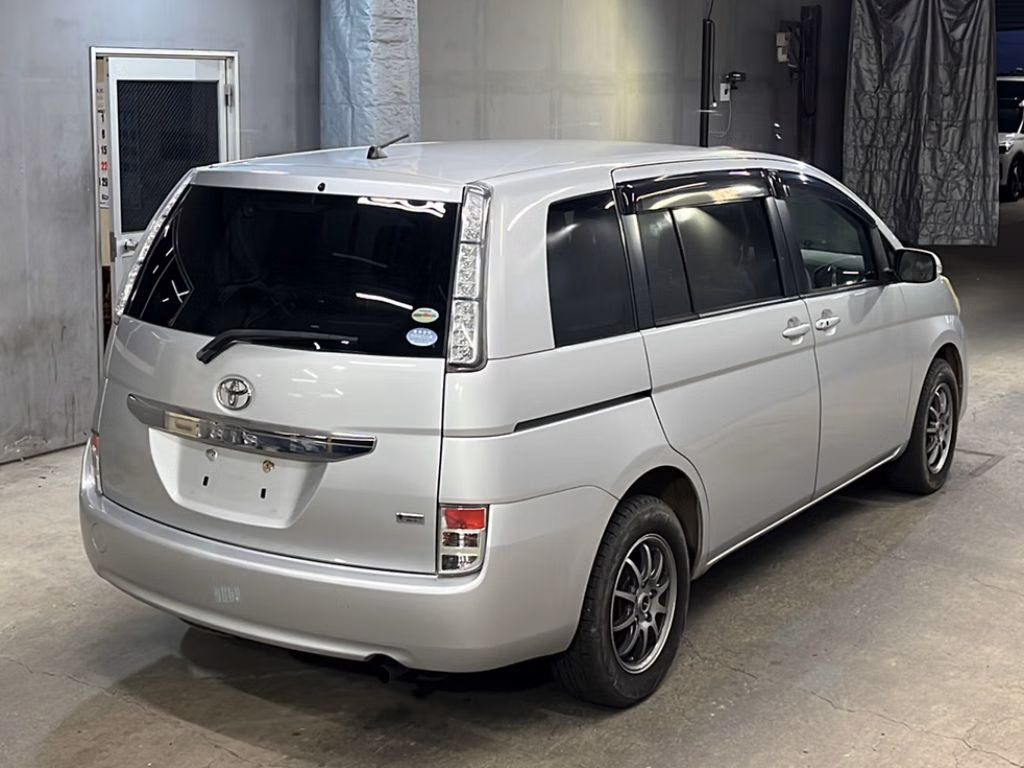 TOYOTA ISIS
