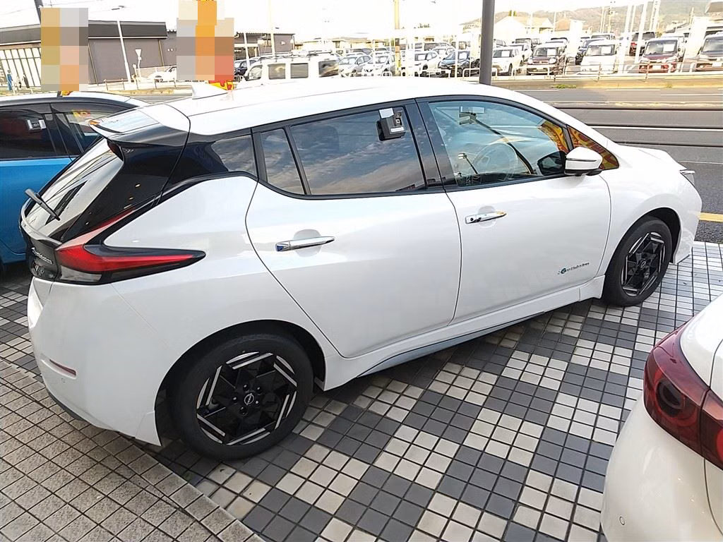 NISSAN LEAF