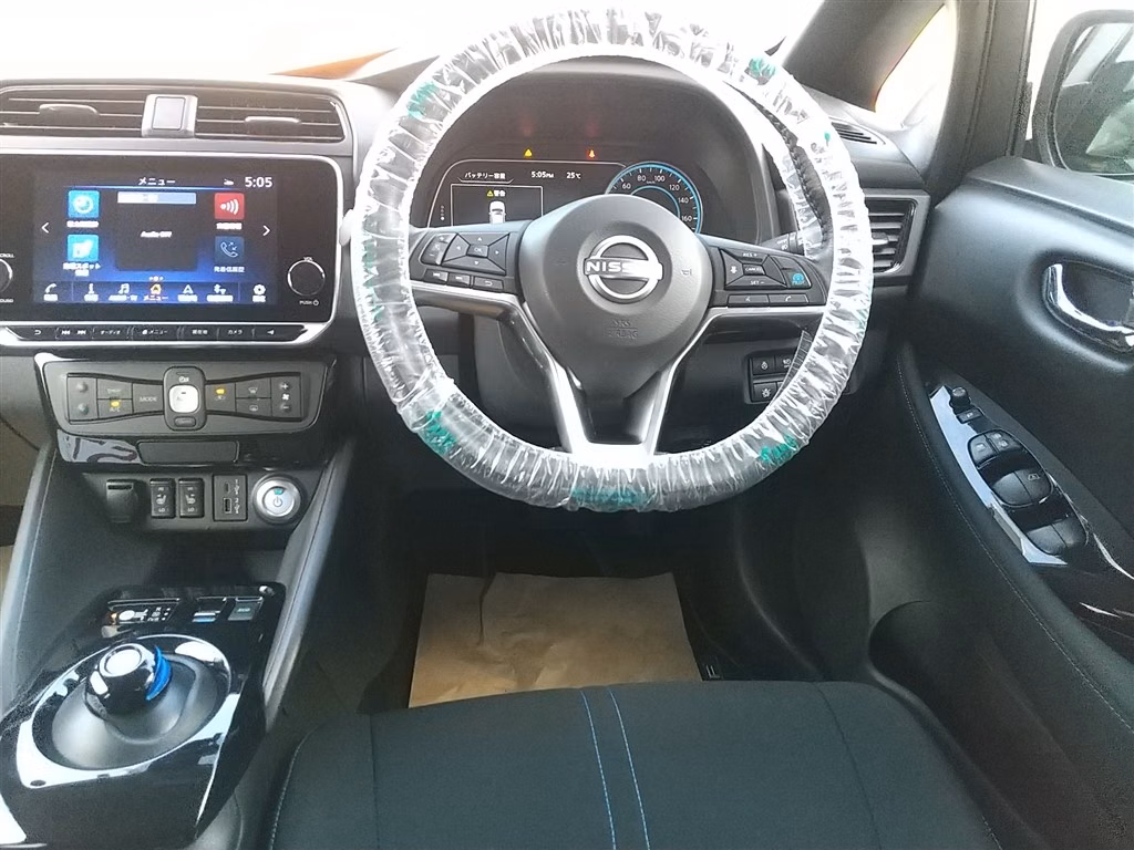 NISSAN LEAF